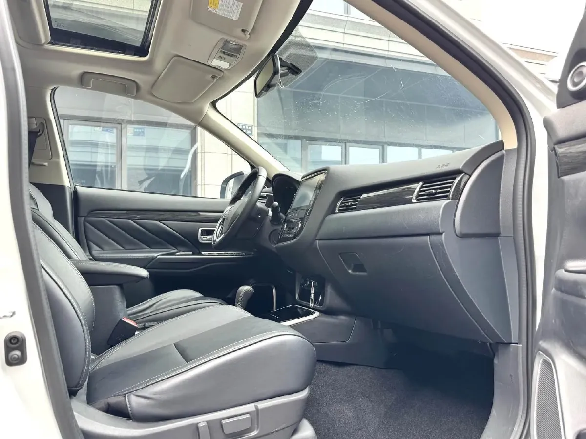 2019 Mitsubishi Outlander 2.0L 166HP L4 CVT,autocango,china used car exporter,china ev exporter,chinese used car exporter,chinese used ev exporter