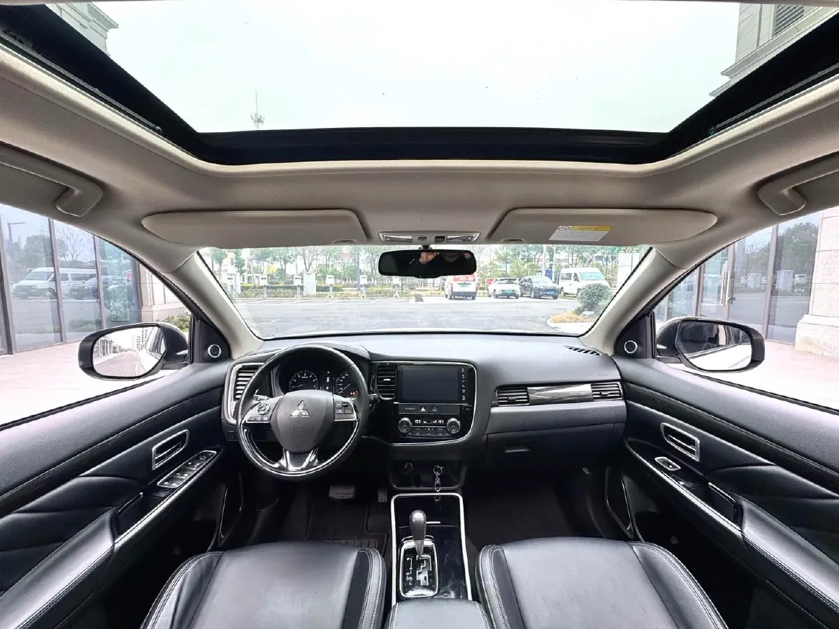 2019 Mitsubishi Outlander 2.0L 166HP L4 CVT,autocango,china used car exporter,china ev exporter,chinese used car exporter,chinese used ev exporter