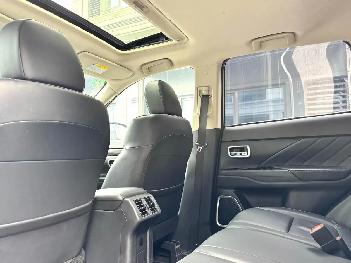 2019 Mitsubishi Outlander 2.0L 166HP L4 CVT,autocango,china used car exporter,china ev exporter,chinese used car exporter,chinese used ev exporter