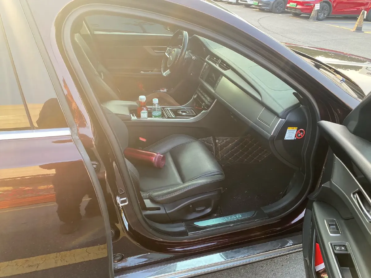 2018 Jaguar XFL 2.0T 200HP L4 8AT,autocango,china used car exporter,china ev exporter,chinese used car exporter,chinese used ev exporter