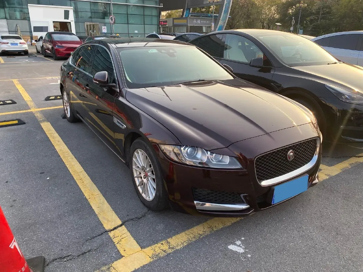 2018 Jaguar XFL 2.0T 200HP L4 8AT,autocango,china used car exporter,china ev exporter,chinese used car exporter,chinese used ev exporter