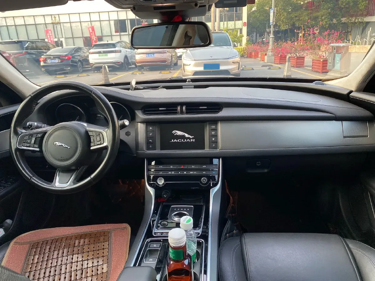 2018 Jaguar XFL 2.0T 200HP L4 8AT,autocango,china used car exporter,china ev exporter,chinese used car exporter,chinese used ev exporter