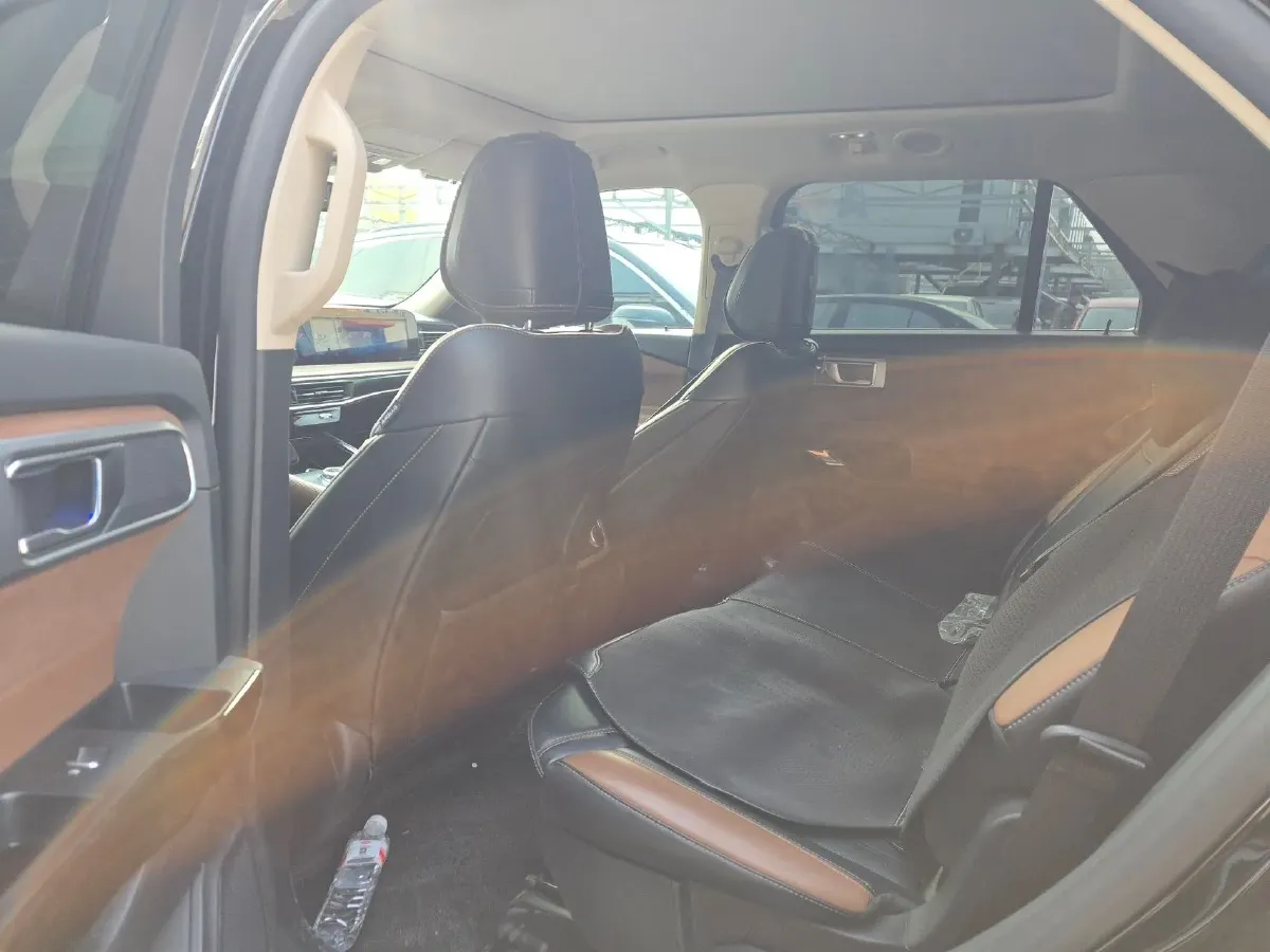 2023 Ford Explorer 2.3T 276HP L4 10AT,autocango,china used car exporter,china ev exporter,chinese used car exporter,chinese used ev exporter