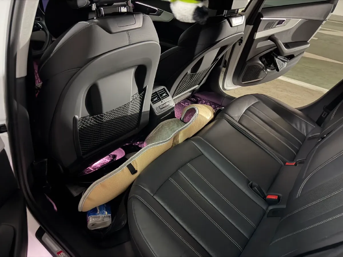 2022 Audi A4L 2.0T 190HP L4 7DCT,autocango,china used car exporter,china ev exporter,chinese used car exporter,chinese used ev exporter