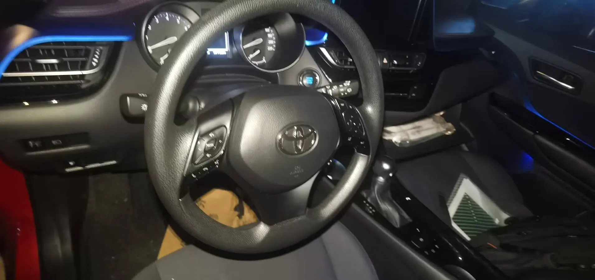 2018 Toyota C-HR 2.0L 171HP L4 CVT,autocango,china used car exporter,china ev exporter,chinese used car exporter,chinese used ev exporter