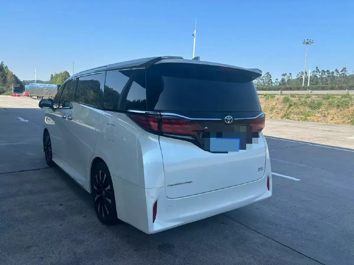 2024 Toyota Alphard 2.5L 190HP L4 E-CVT Hybrid,autocango,china used car exporter,china ev exporter,chinese used car exporter,chinese used ev exporter