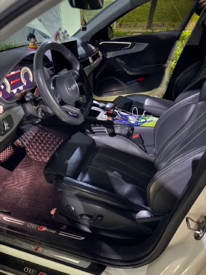 2023 Audi A4L 2.0T 190HP L4 7DCT,autocango,china used car exporter,china ev exporter,chinese used car exporter,chinese used ev exporter