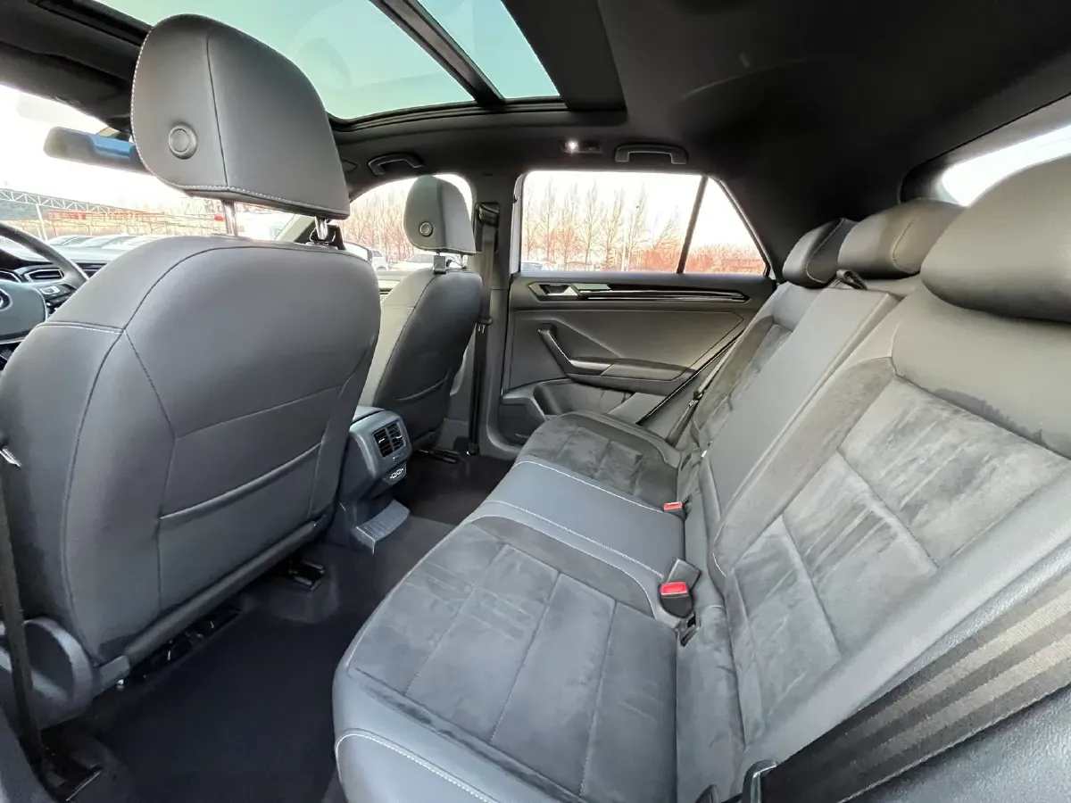 2021 Volkswagen T-Roc 1.4T 150HP L4 7DCT,autocango,china used car exporter,china ev exporter,chinese used car exporter,chinese used ev exporter