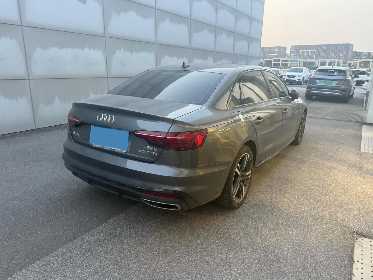 2022 Audi A4L 2.0T 190HP L4 7DCT,autocango,china used car exporter,china ev exporter,chinese used car exporter,chinese used ev exporter