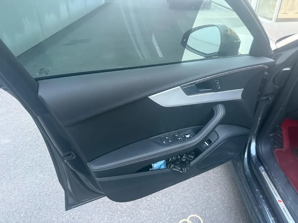 2022 Audi A4L 2.0T 190HP L4 7DCT,autocango,china used car exporter,china ev exporter,chinese used car exporter,chinese used ev exporter