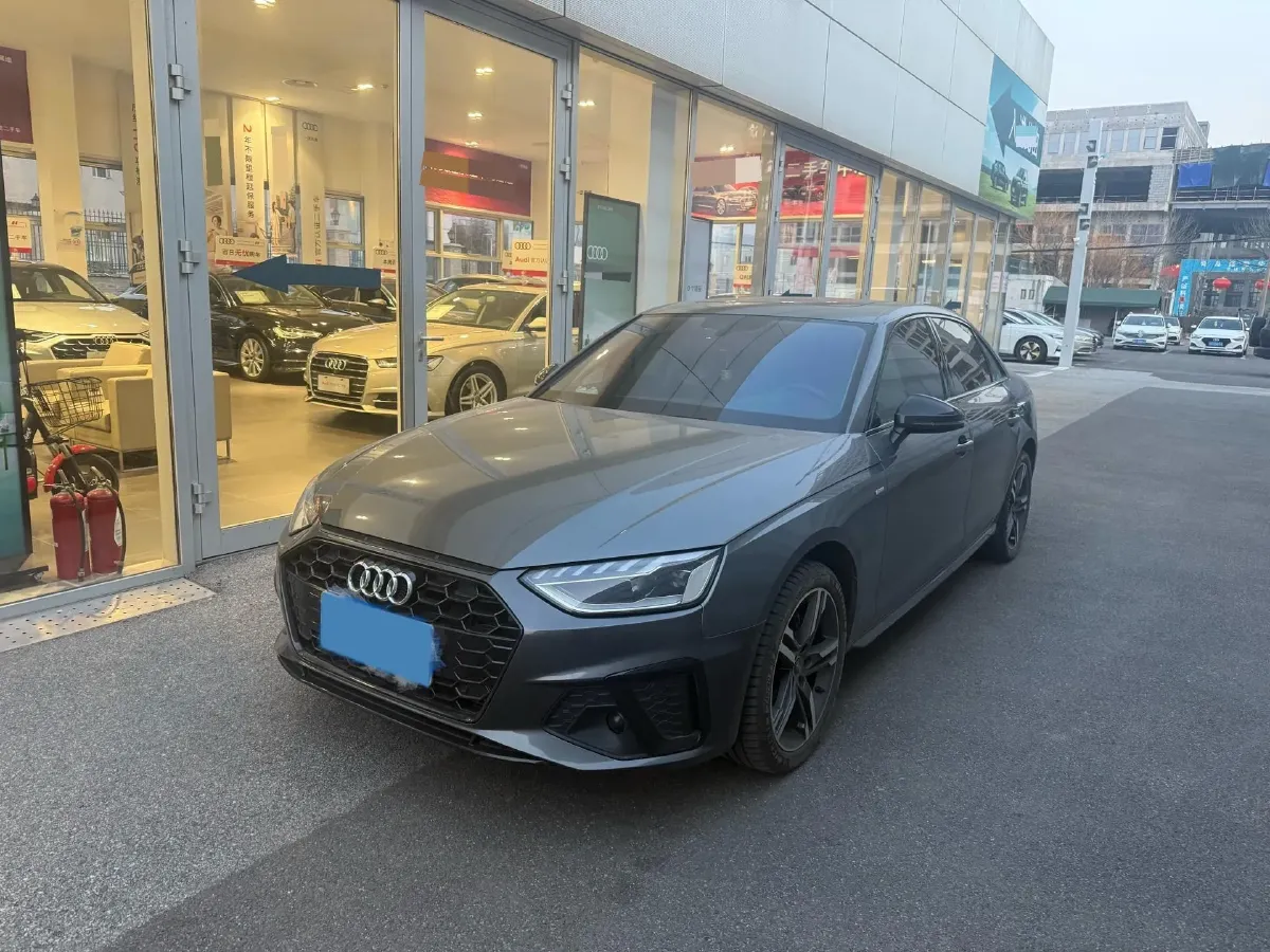 2022 Audi A4L 2.0T 190HP L4 7DCT,autocango,china used car exporter,china ev exporter,chinese used car exporter,chinese used ev exporter