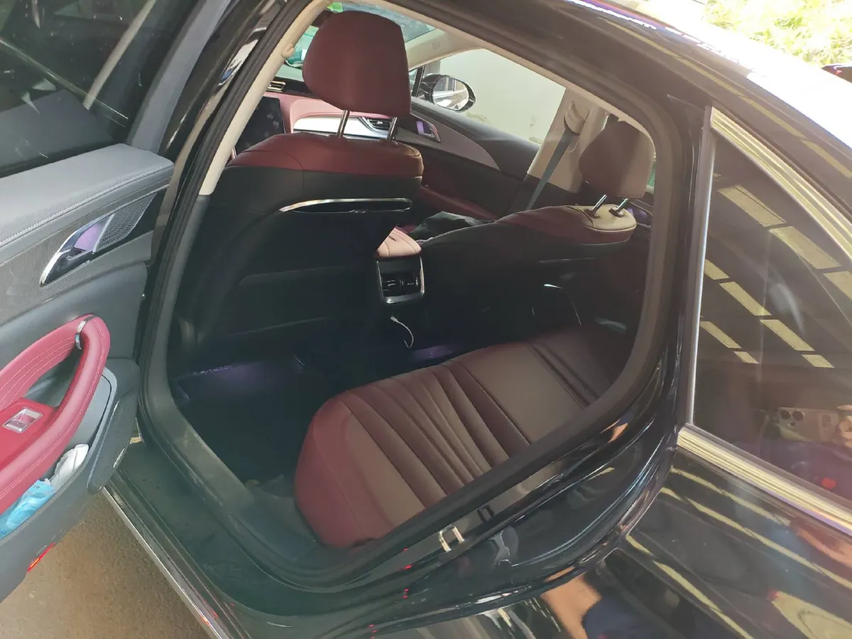 2023 HongQi H5 2.0T 224HP L4 8AT,autocango,china used car exporter,china ev exporter,chinese used car exporter,chinese used ev exporter