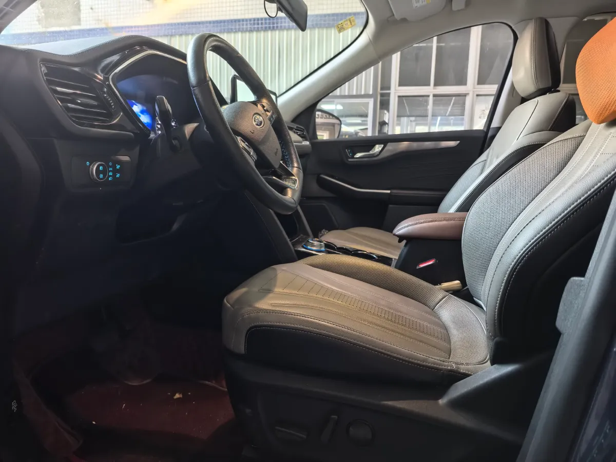 2020 Ford Escape 2.0T 248HP L4 8AT,autocango,china used car exporter,china ev exporter,chinese used car exporter,chinese used ev exporter