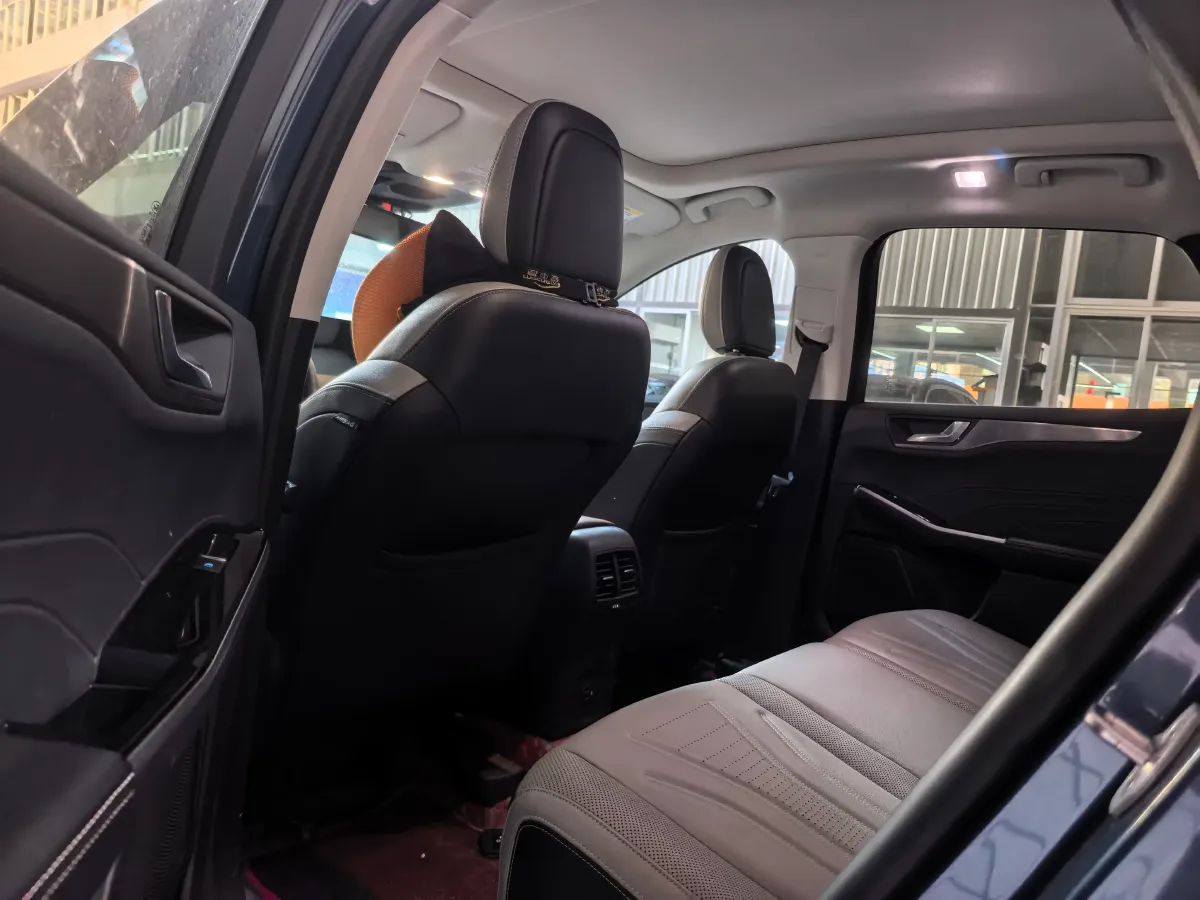 2020 Ford Escape 2.0T 248HP L4 8AT,autocango,china used car exporter,china ev exporter,chinese used car exporter,chinese used ev exporter