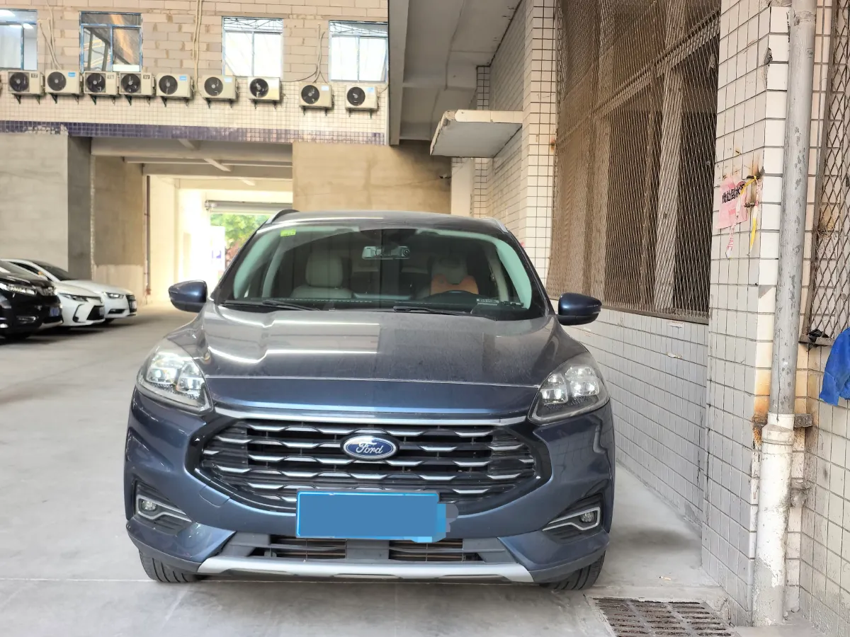 2020 Ford Escape 2.0T 248HP L4 8AT,autocango,china used car exporter,china ev exporter,chinese used car exporter,chinese used ev exporter