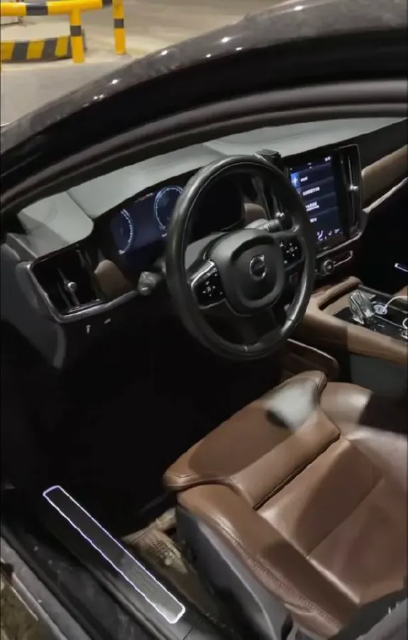 2021 Volvo S90 2.0T 250HP L4 8AT,autocango,china used car exporter,china ev exporter,chinese used car exporter,chinese used ev exporter