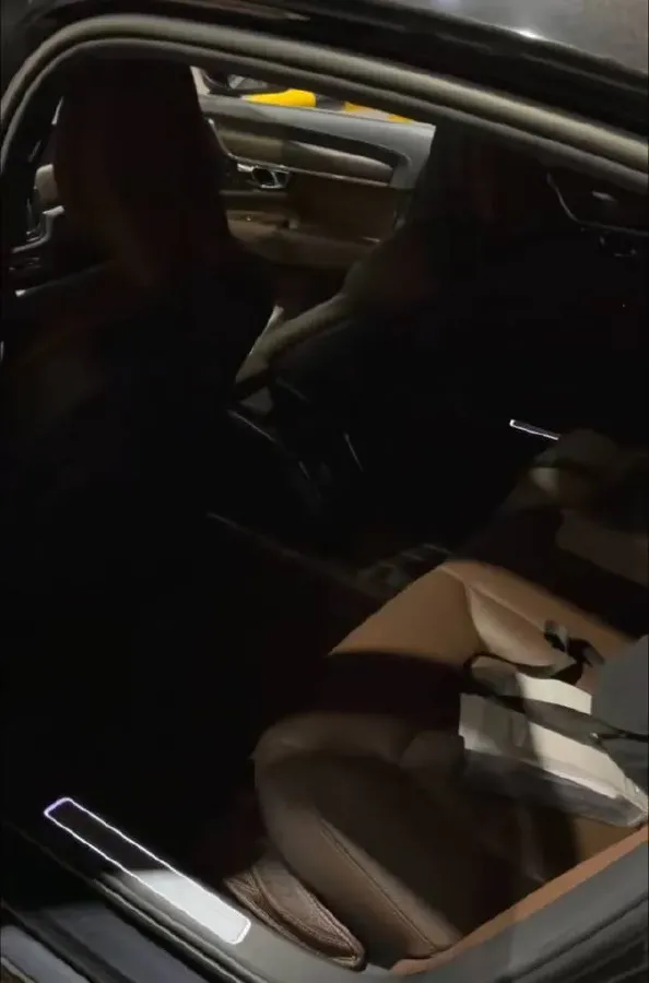 2021 Volvo S90 2.0T 250HP L4 8AT,autocango,china used car exporter,china ev exporter,chinese used car exporter,chinese used ev exporter