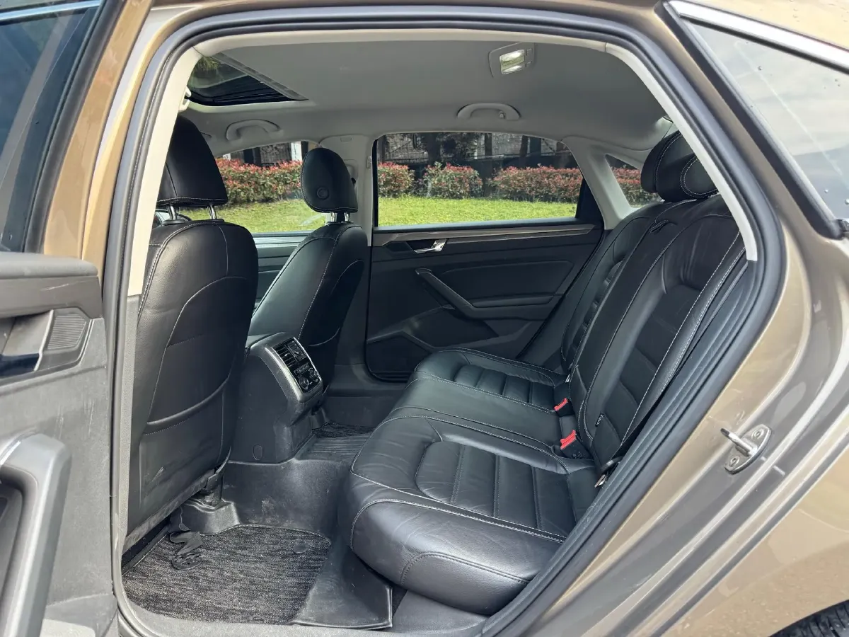 2017 Volkswagen Passat 1.8T 180HP L4 7DCT,autocango,china used car exporter,china ev exporter,chinese used car exporter,chinese used ev exporter