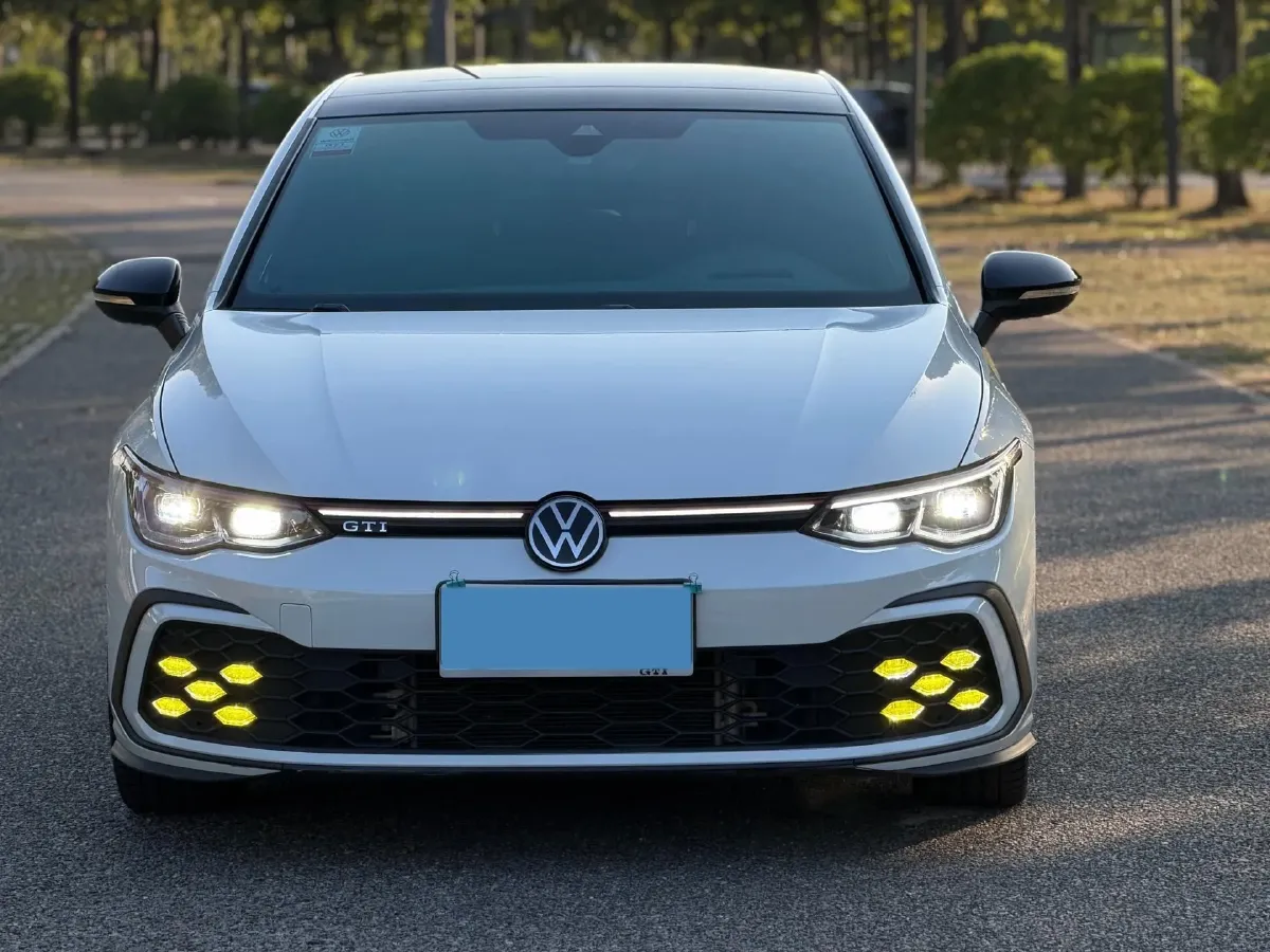 2023 Volkswagen GolfGTI 2.0T 220HP L4 7DCT,autocango,china used car exporter,china ev exporter,chinese used car exporter,chinese used ev exporter