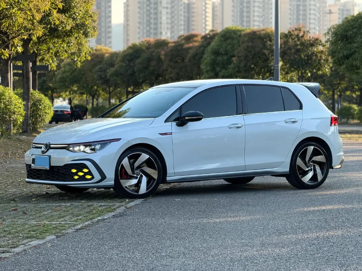 2023 Volkswagen GolfGTI 2.0T 220HP L4 7DCT,autocango,china used car exporter,china ev exporter,chinese used car exporter,chinese used ev exporter