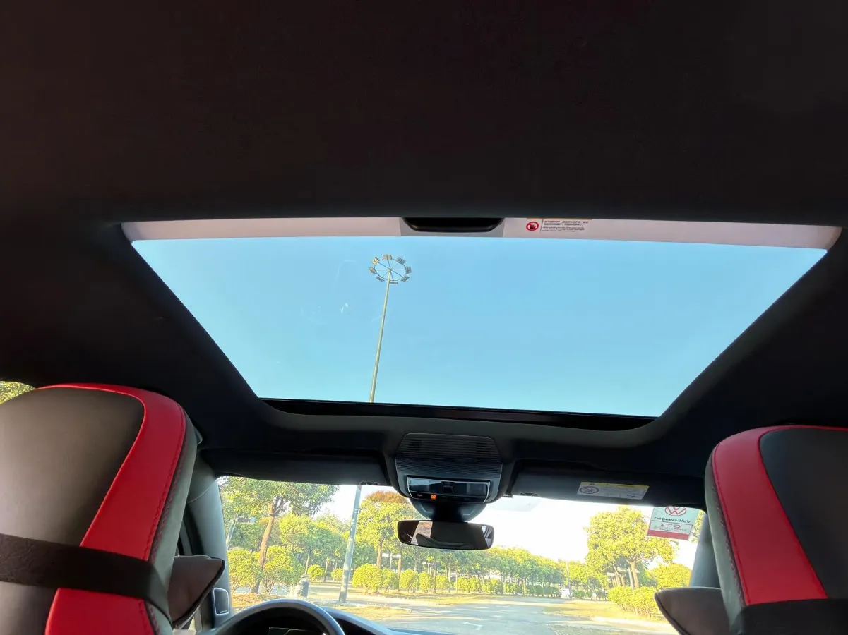 2023 Volkswagen GolfGTI 2.0T 220HP L4 7DCT,autocango,china used car exporter,china ev exporter,chinese used car exporter,chinese used ev exporter