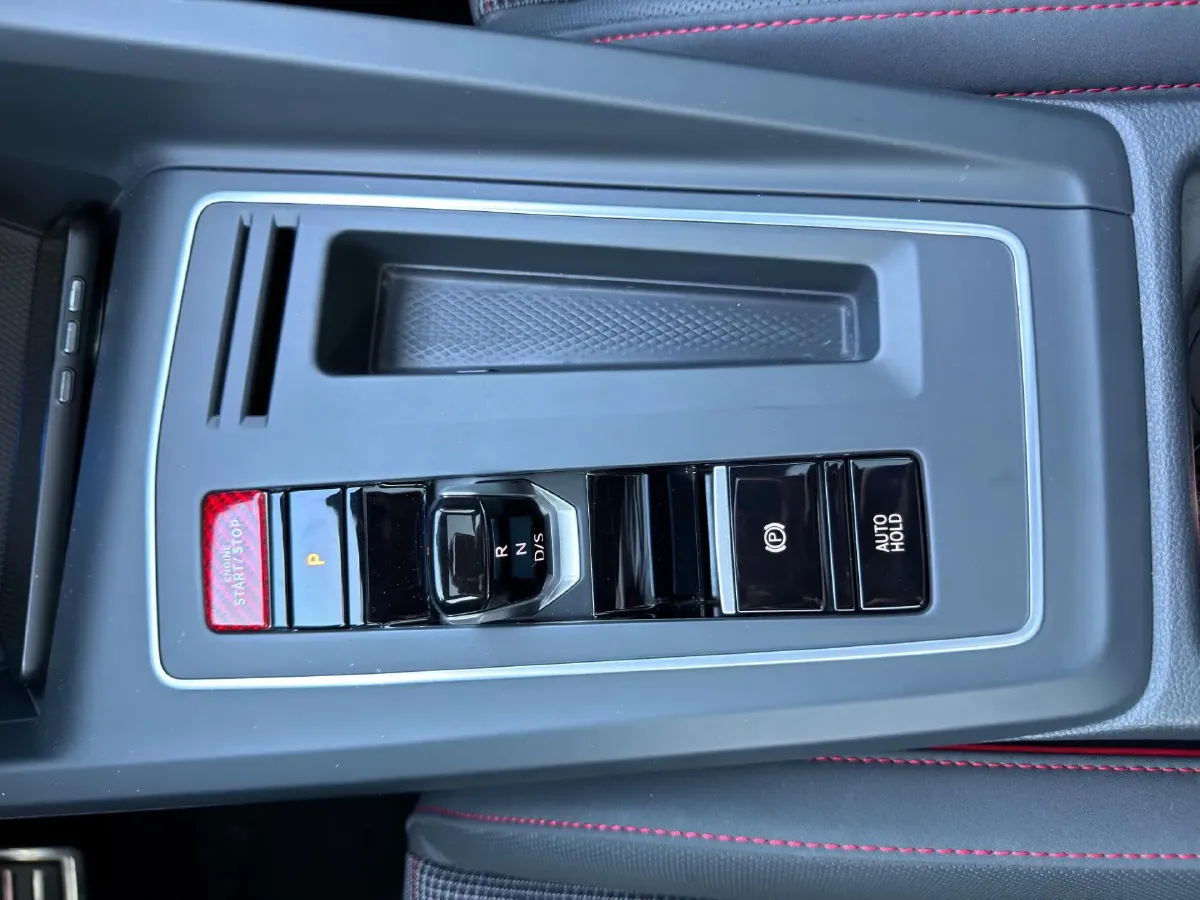 2023 Volkswagen GolfGTI 2.0T 220HP L4 7DCT,autocango,china used car exporter,china ev exporter,chinese used car exporter,chinese used ev exporter