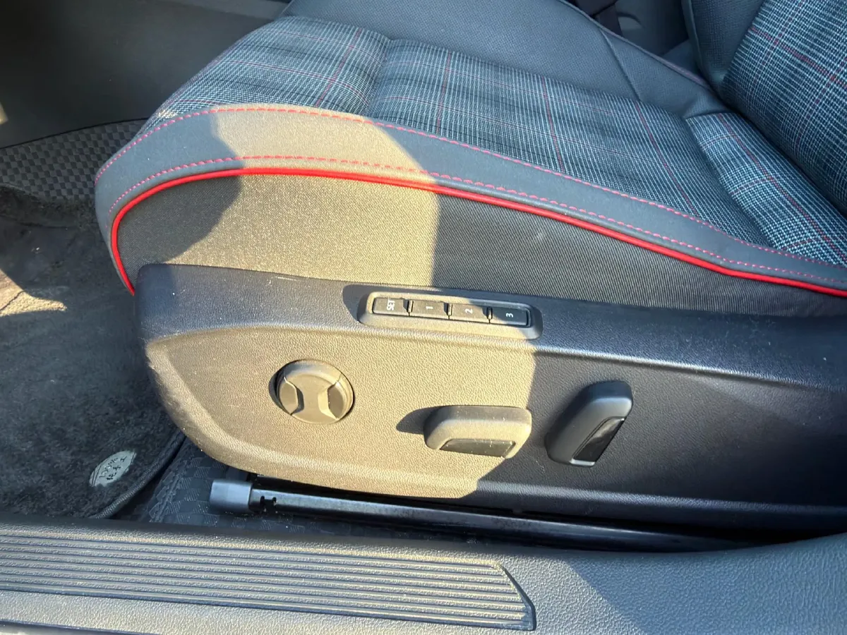 2023 Volkswagen GolfGTI 2.0T 220HP L4 7DCT,autocango,china used car exporter,china ev exporter,chinese used car exporter,chinese used ev exporter