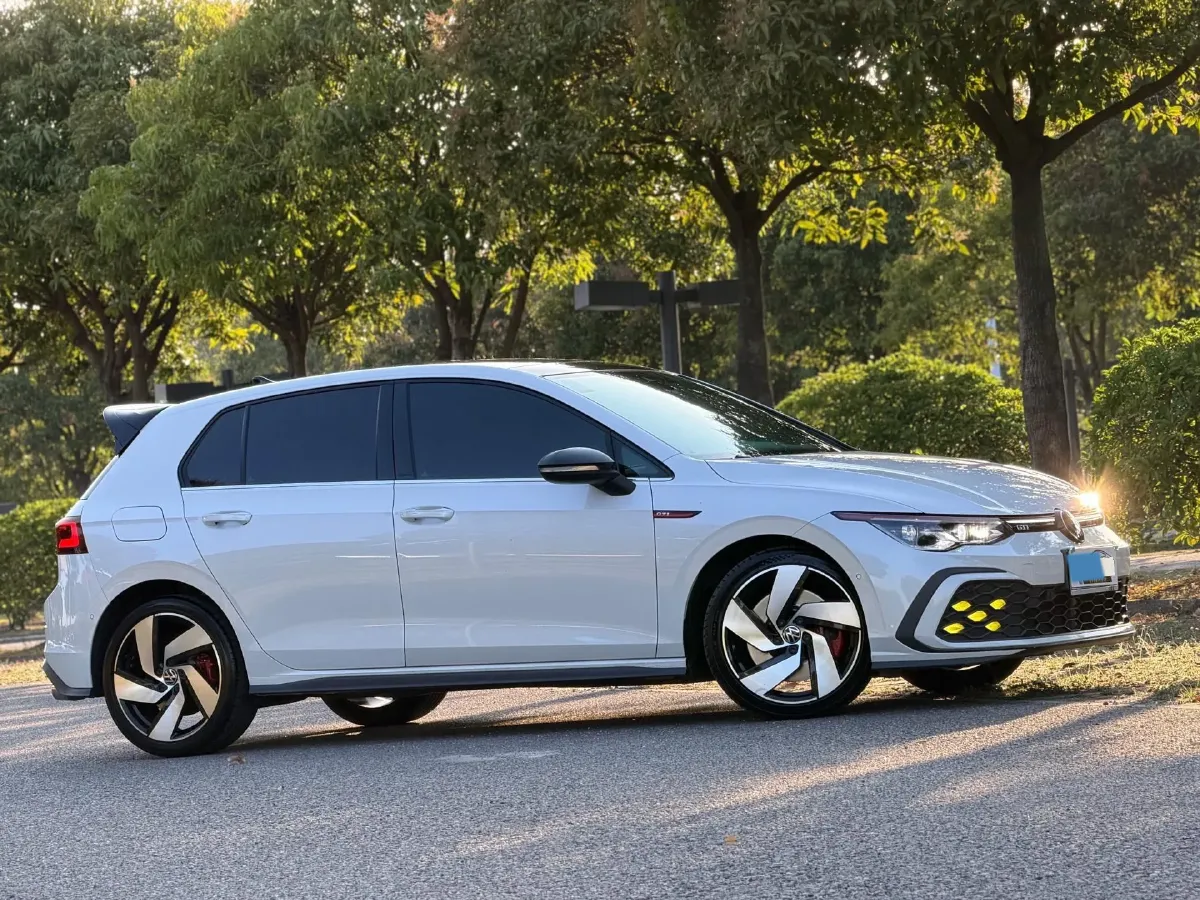 2023 Volkswagen GolfGTI 2.0T 220HP L4 7DCT,autocango,china used car exporter,china ev exporter,chinese used car exporter,chinese used ev exporter