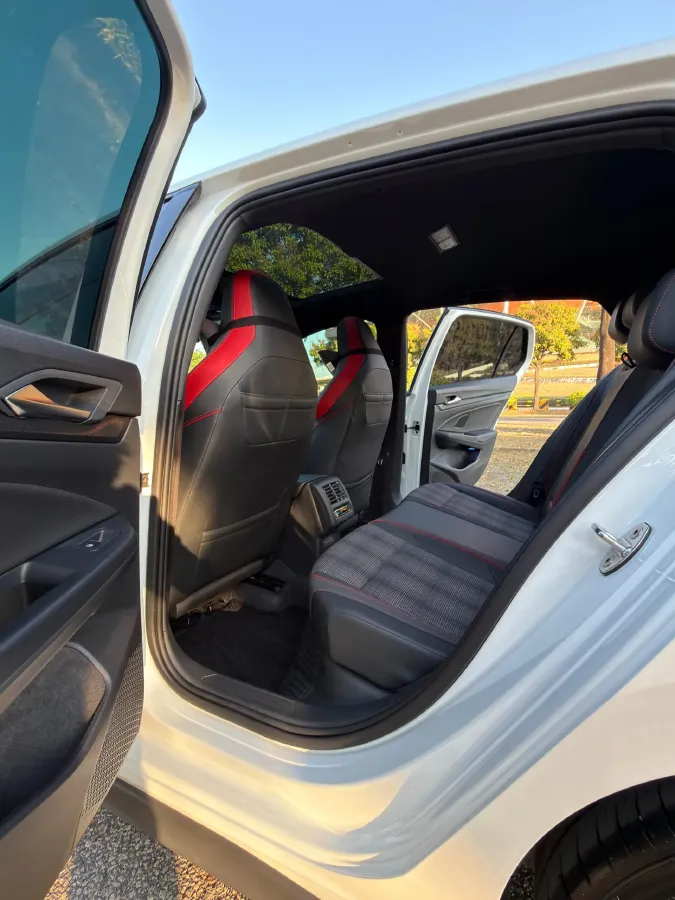 2023 Volkswagen GolfGTI 2.0T 220HP L4 7DCT,autocango,china used car exporter,china ev exporter,chinese used car exporter,chinese used ev exporter