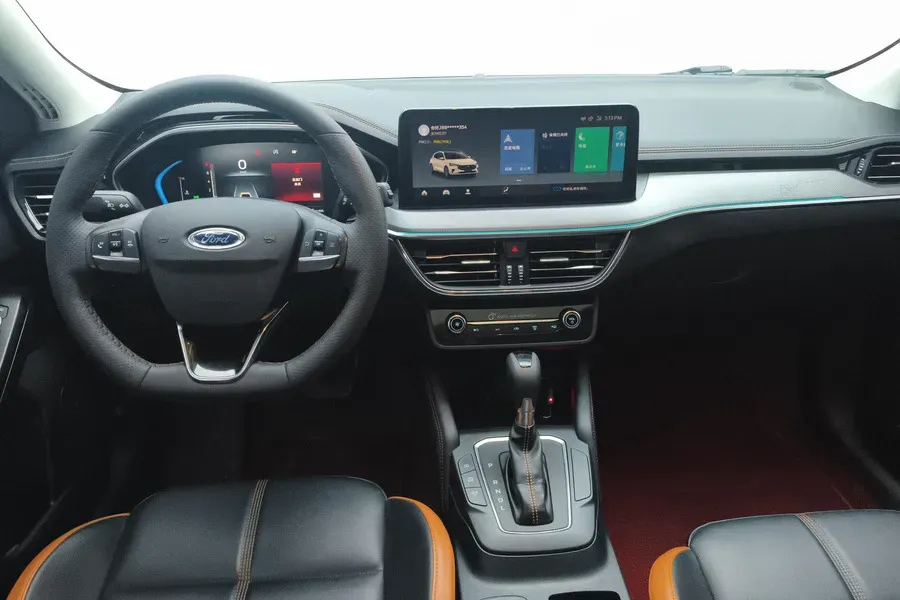 2022 Ford Focus 1.5T 177HP L4 6AT,autocango,china used car exporter,china ev exporter,chinese used car exporter,chinese used ev exporter