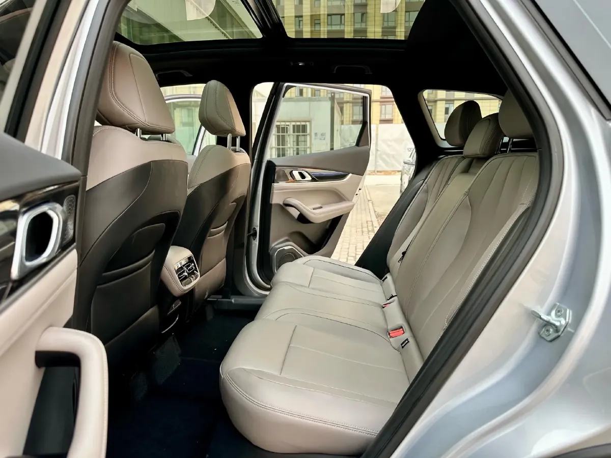 2025 Geely StarRay 1.5T 181HP L4 7DCT,autocango,china used car exporter,china ev exporter,chinese used car exporter,chinese used ev exporter