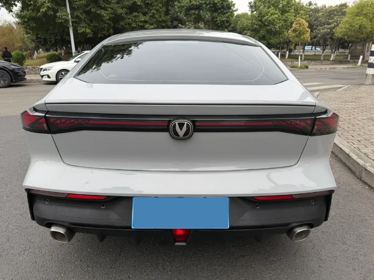 2022 ChangAn UNI-V 1.5T 188HP L4 7DCT,autocango,china used car exporter,china ev exporter,chinese used car exporter,chinese used ev exporter