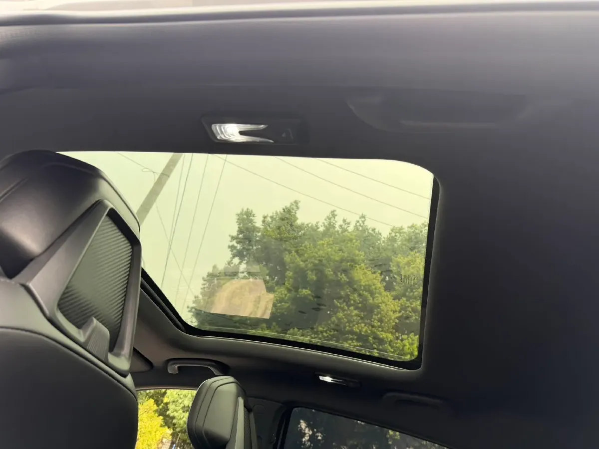 2022 ChangAn UNI-V 1.5T 188HP L4 7DCT,autocango,china used car exporter,china ev exporter,chinese used car exporter,chinese used ev exporter