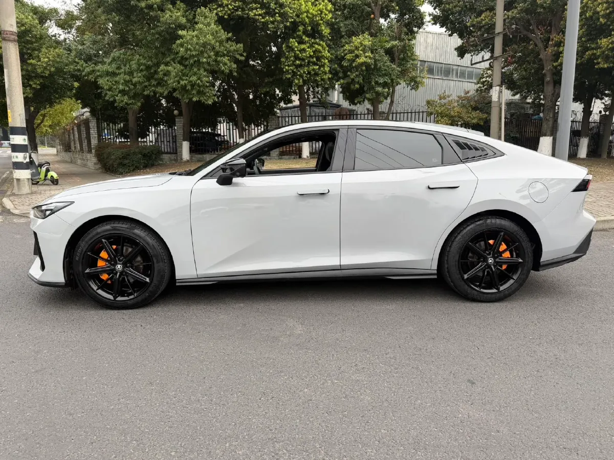 2022 ChangAn UNI-V 1.5T 188HP L4 7DCT,autocango,china used car exporter,china ev exporter,chinese used car exporter,chinese used ev exporter