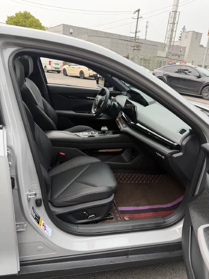 2022 ChangAn UNI-V 1.5T 188HP L4 7DCT,autocango,china used car exporter,china ev exporter,chinese used car exporter,chinese used ev exporter