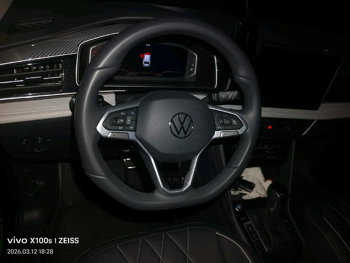 2024 Volkswagen Tiguan L 2.0T 186HP L4 7DCT,autocango,china used car exporter,china ev exporter,chinese used car exporter,chinese used ev exporter