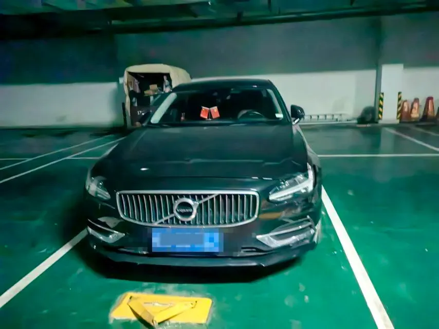 2020 Volvo S90 2.0T 254HP L4 8AT,autocango,china used car exporter,china ev exporter,chinese used car exporter,chinese used ev exporter