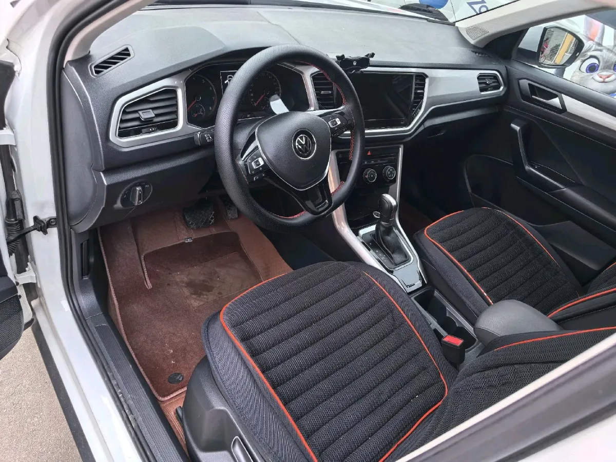 2022 Volkswagen T-Roc 1.4T 150HP L4 7DCT,autocango,china used car exporter,china ev exporter,chinese used car exporter,chinese used ev exporter
