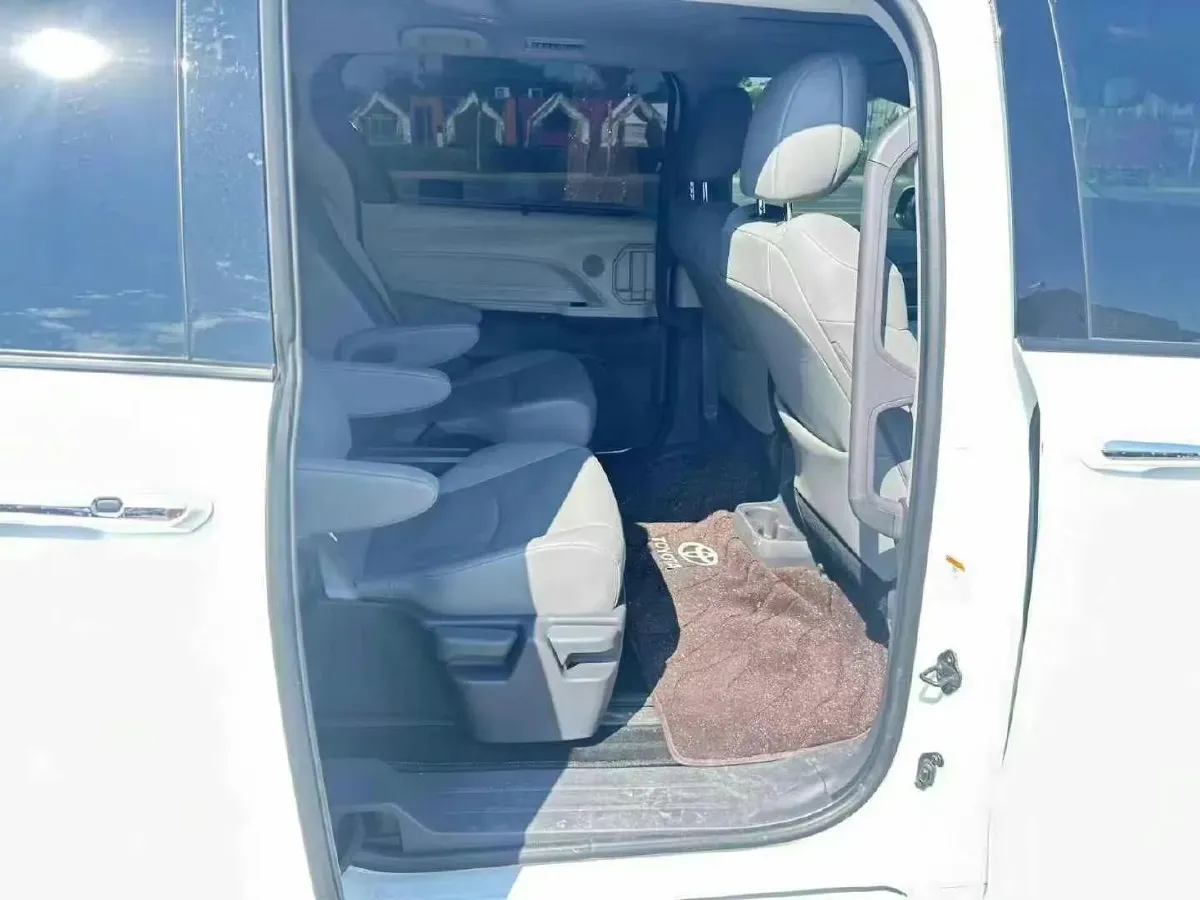 2024 Toyota Granvia 2.5L 189HP L4 E-CVT Hybrid,autocango,china used car exporter,china ev exporter,chinese used car exporter,chinese used ev exporter