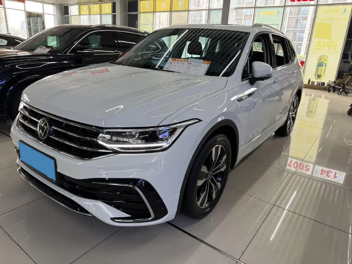 2024 Volkswagen Tiguan L 2.0T 186HP L4 7DCT,autocango,china used car exporter,china ev exporter,chinese used car exporter,chinese used ev exporter
