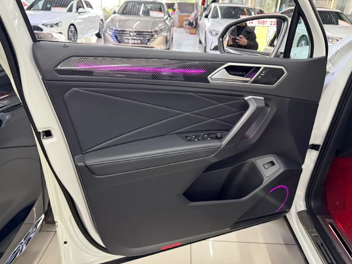 2024 Volkswagen Tiguan L 2.0T 186HP L4 7DCT,autocango,china used car exporter,china ev exporter,chinese used car exporter,chinese used ev exporter