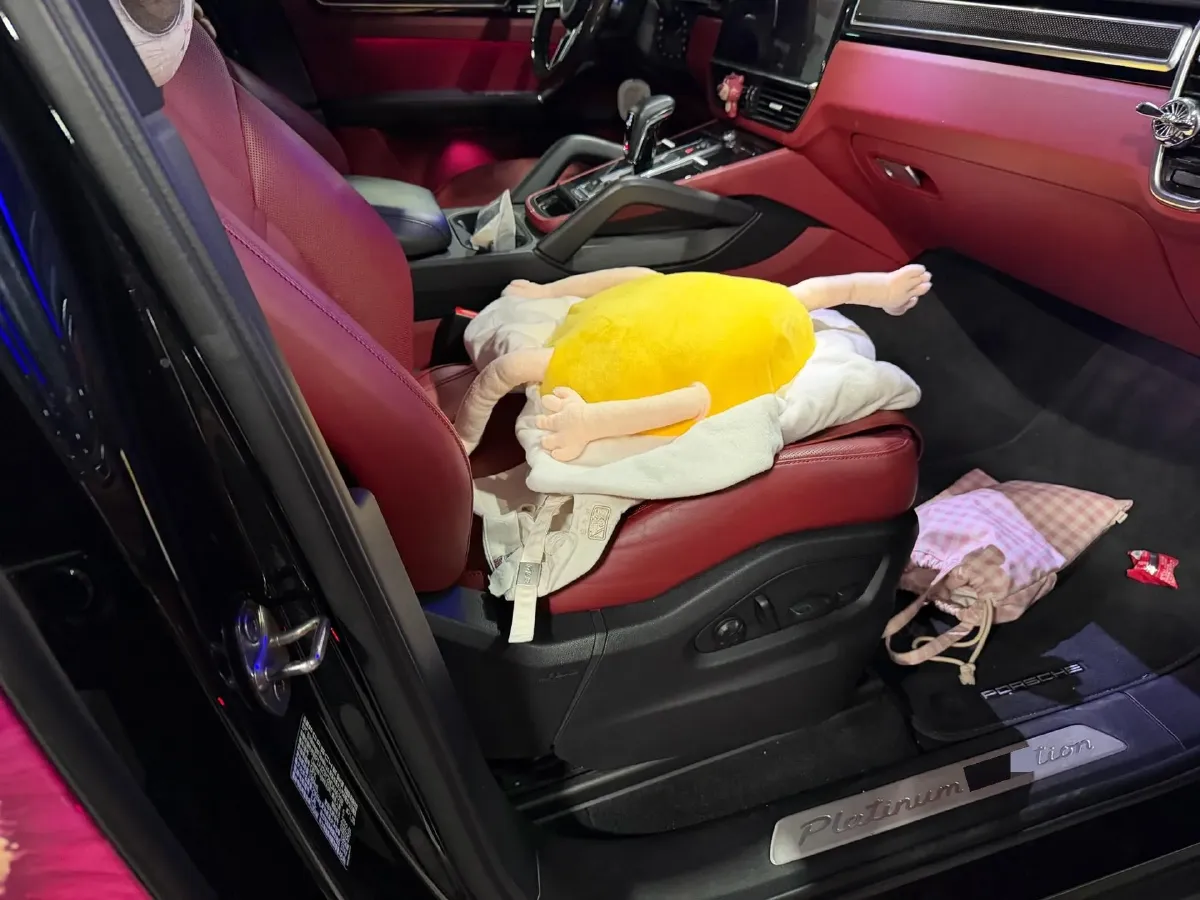 2023 Porsche Cayenne 2.0T 252HP L4 8AT PHEV 17.9KWH,autocango,china used car exporter,china ev exporter,chinese used car exporter,chinese used ev exporter