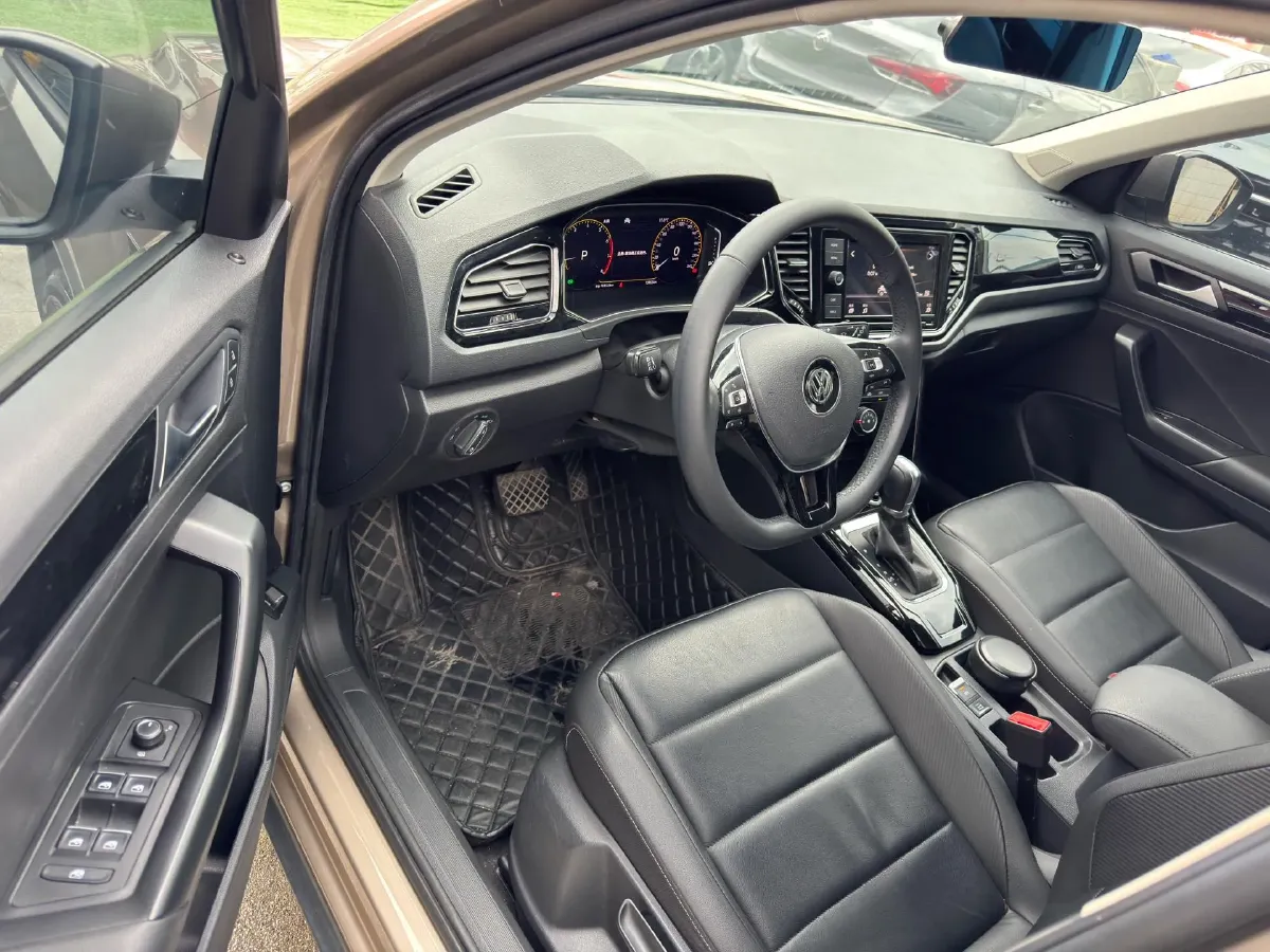 2019 Volkswagen T-Roc 1.4T 150HP L4 7DCT,autocango,china used car exporter,china ev exporter,chinese used car exporter,chinese used ev exporter