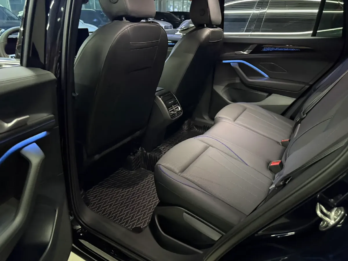 2024 Volkswagen Tiguan L 2.0T 186HP L4 7DCT,autocango,china used car exporter,china ev exporter,chinese used car exporter,chinese used ev exporter