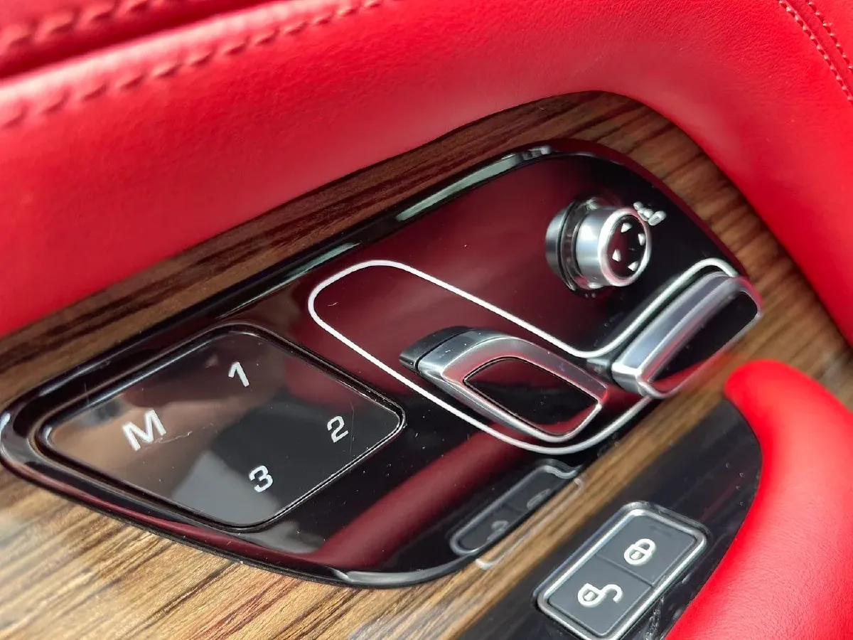 2018 Land Rover Range Rover Evoque 2.0T 241HP L4 9AT,autocango,china used car exporter,china ev exporter,chinese used car exporter,chinese used ev exporter