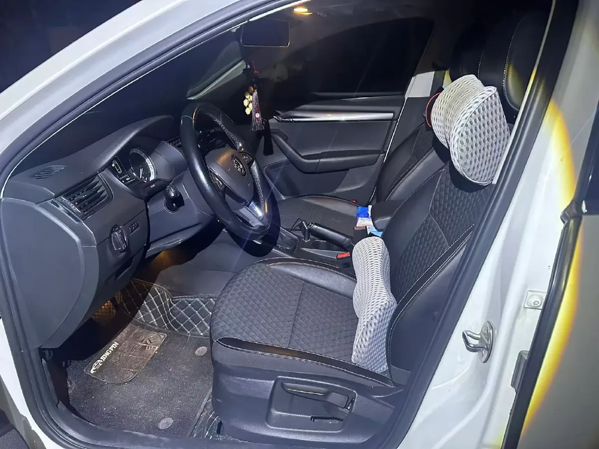 2018 Skoda Octavia 1.2T 116HP L4 7DCT,autocango,china used car exporter,china ev exporter,chinese used car exporter,chinese used ev exporter