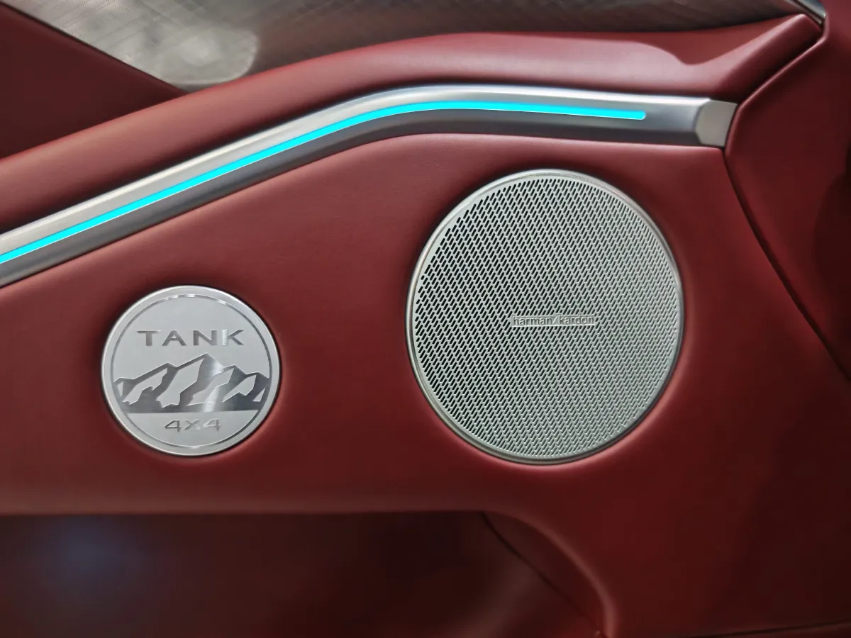 2024 Tank 700 3.0T 360HP V6 9AT PHEV 37.1KWH,autocango,china used car exporter,china ev exporter,chinese used car exporter,chinese used ev exporter