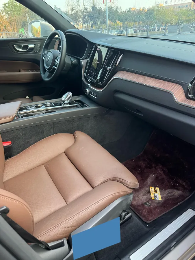 2023 Volvo XC60 2.0T 250HP L4 8AT,autocango,china used car exporter,china ev exporter,chinese used car exporter,chinese used ev exporter