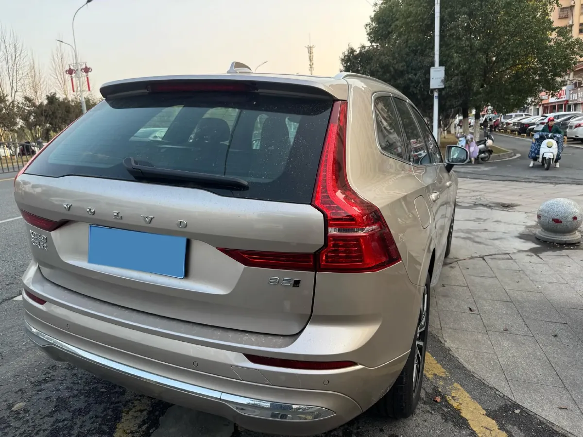 2023 Volvo XC60 2.0T 250HP L4 8AT,autocango,china used car exporter,china ev exporter,chinese used car exporter,chinese used ev exporter