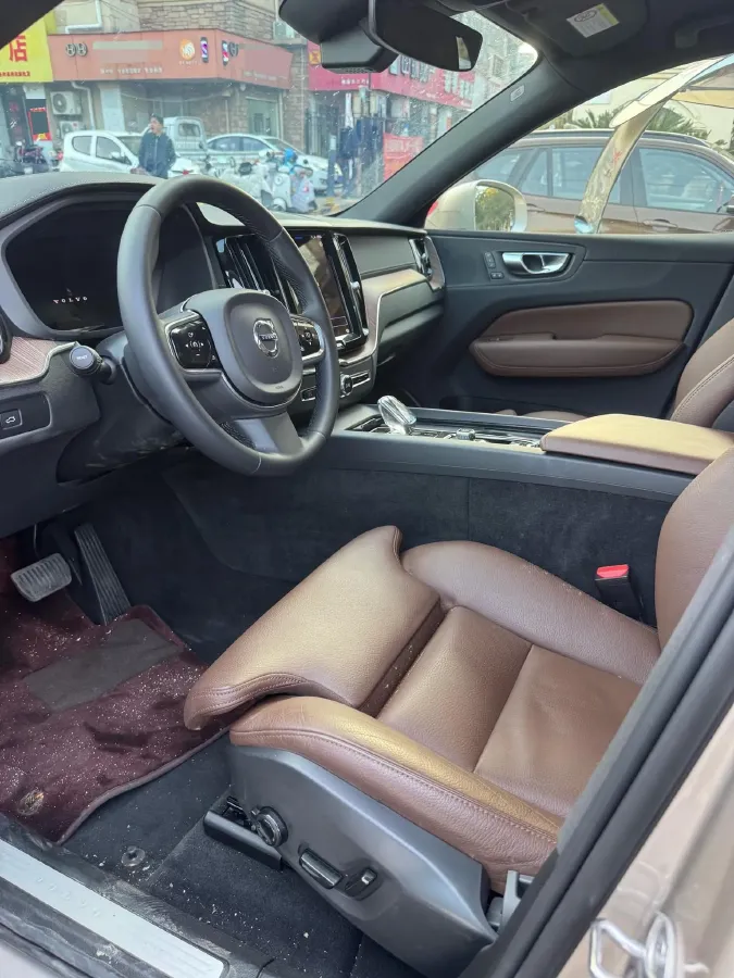 2023 Volvo XC60 2.0T 250HP L4 8AT,autocango,china used car exporter,china ev exporter,chinese used car exporter,chinese used ev exporter